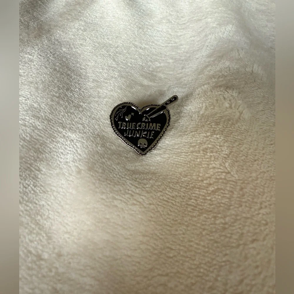 True Crime Junkie Heart Enamel Pin - Black & Silver - Picture 1 of 1